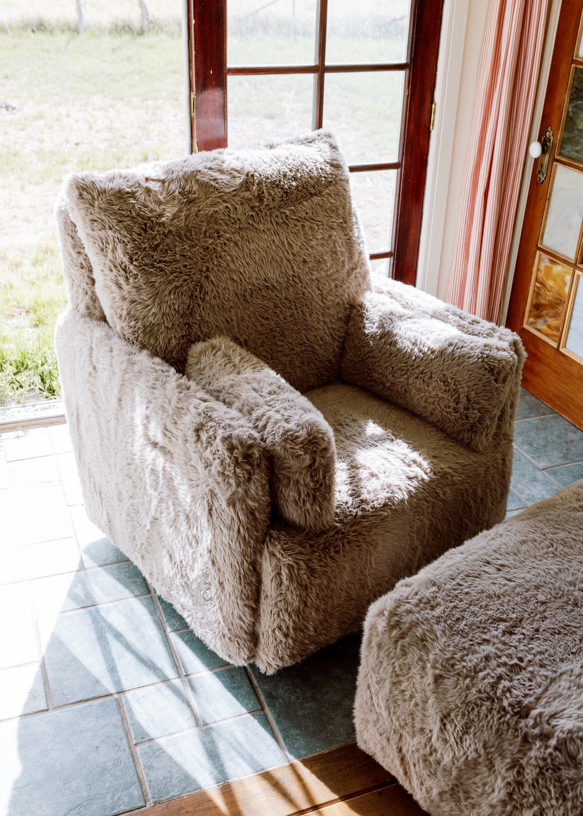 Mocha Faux Hide Staaltje